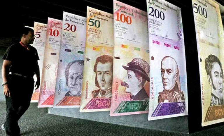 En medio de la incertidumbre, Venezuela estrena nueva moneda, el "bolívar soberano"
