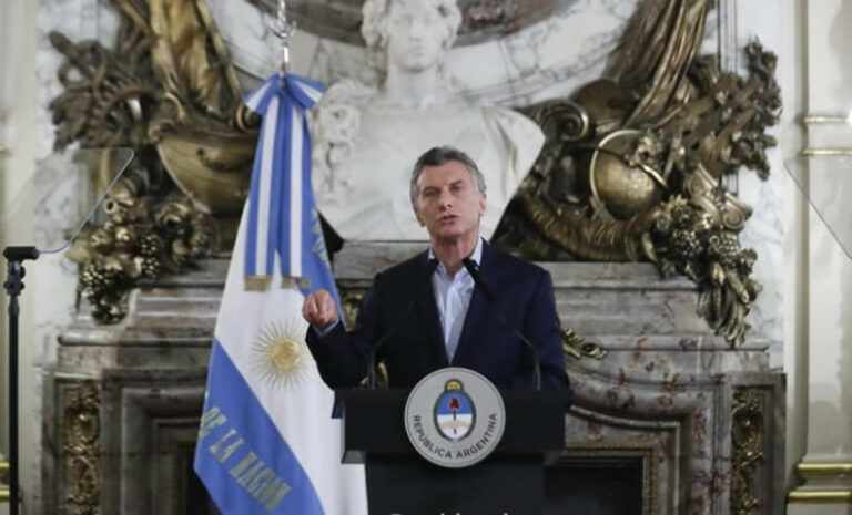 Macri anuncia medidas de contención para frenar la crisis argentina