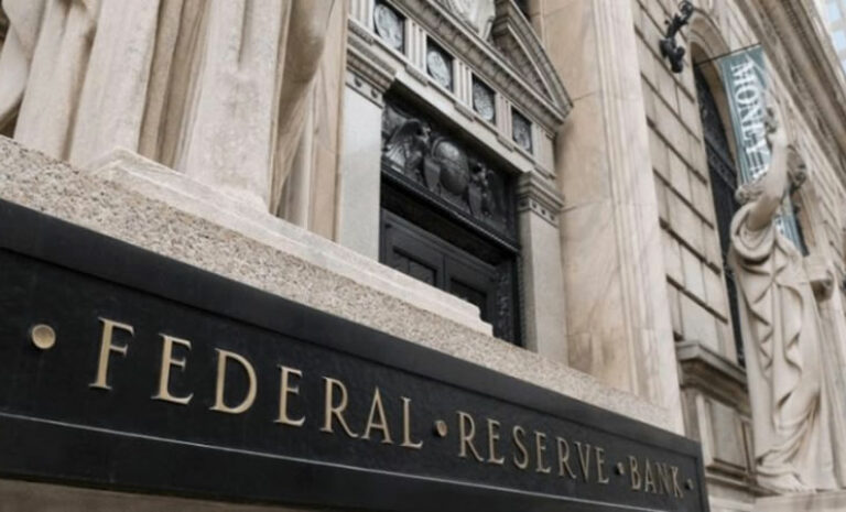 Trump arremete nuevamente contra la Fed para que baje las tasas de interés
