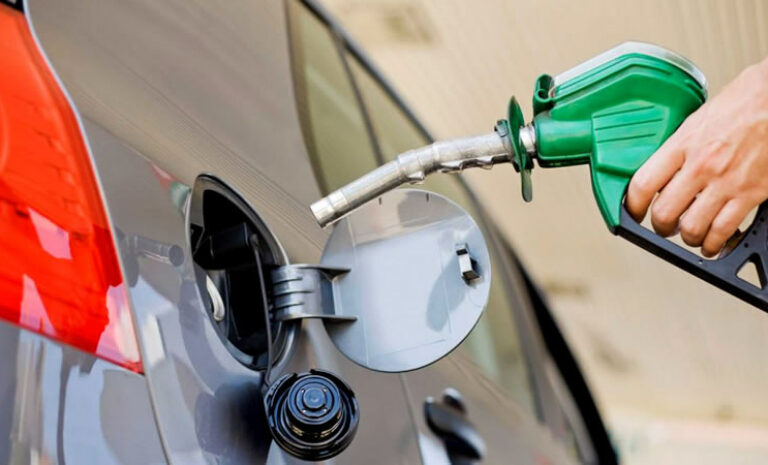 Combustibles bajarán de precio por décima octava semana consecutiva