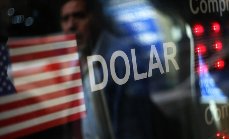 Dólar cierra al alza y a nivel nacional la actividad económica depende de las etapas del Plan Paso a Paso