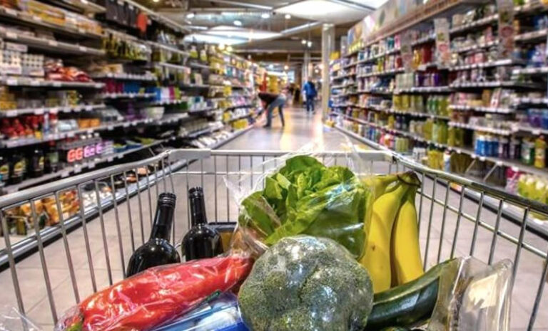 IPC de abril registró alza del 0,4%: subió el precio de los alimentos y los combustibles