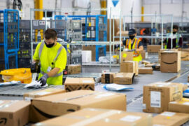 Amazon prevé contratar 125 mil empleados para sus centros de distribución y logística en EEUU