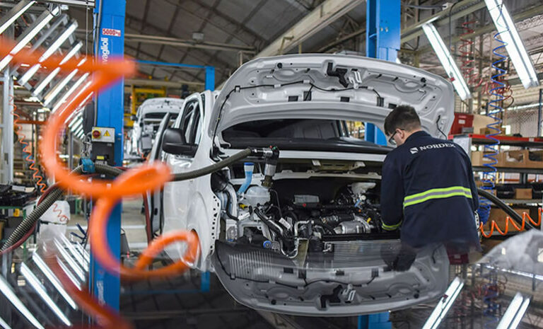 Ford Motors inaugura planta en Uruguay, donde fabricará 50.000 vehículos al año