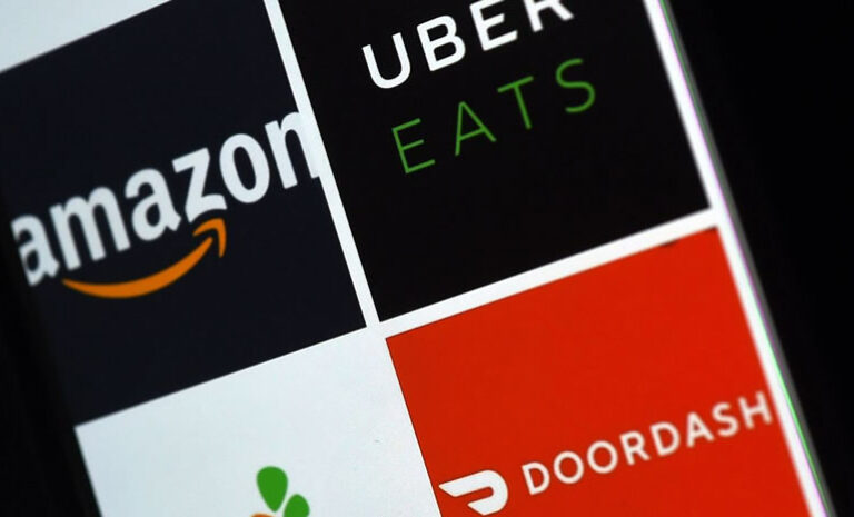 Acciones de Uber, Doordash y Lyft caen en bolsa tras propuesta de regularizar a repartidores
