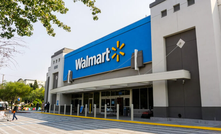 Utilidades de Walmart aumentan un 53% en el 2T, eleva y supera estimaciones de ventas