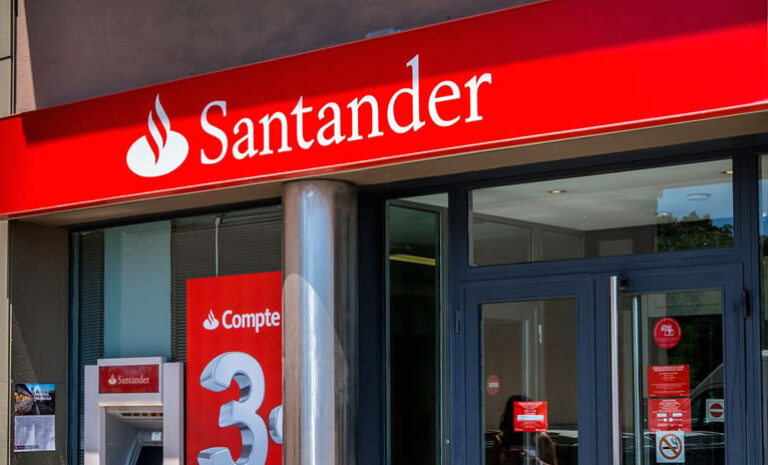 Banco Santander anuncia plan de inversión en Chile por US$800 millones a 2026