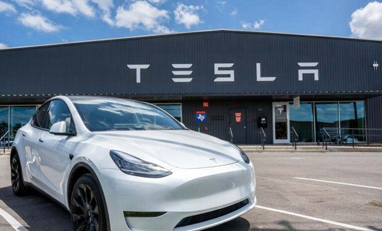 Tesla inyecta US$ 3.6 millones a filial nacional y concreta encuentro con Corfo