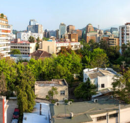 Estas son las comunas del Gran Santiago más baratas y más caras para arrendar una casa