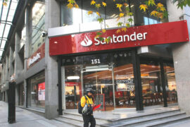 Santander anuncia iniciativas estratégicas para 2024: Se podrá transferir al extranjero sin comisiones