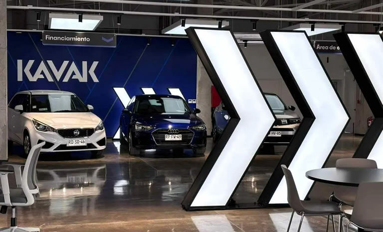 Kavak inaugura moderno Centro de Experiencia con más de 500 vehículos seminuevos en exhibición