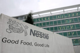 Nestlé rebaja sus previsiones de crecimiento tras caída de ventas