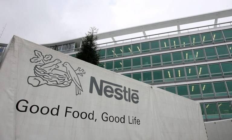 Nestlé rebaja sus previsiones de crecimiento tras caída de ventas