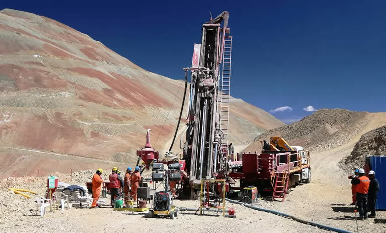 Rio2 asegura financiamiento por US$150 millones para la construcción de una mina de oro en Atacama